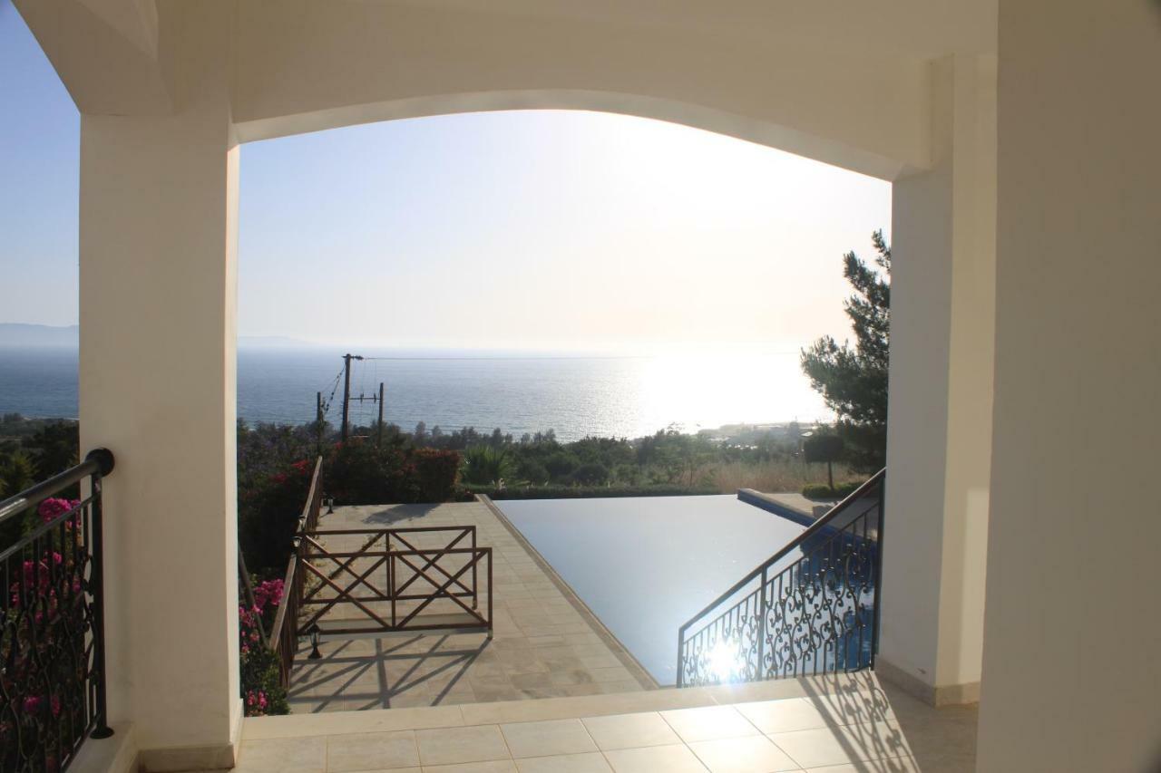 Martika Luxury Villa Agia Marina (Northern Cyprus) Exterior foto